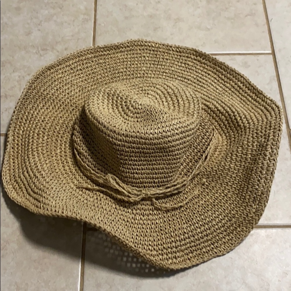 GAP Floppy Beach Hat